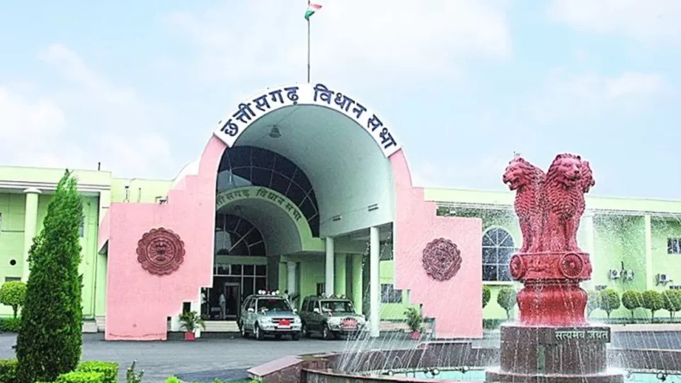 छत्तीसगढ़ विधानसभा में तीखी नोकझोंक और विपक्ष का बहिष्कार, अडानी-ED को लेकर मचा बवाल