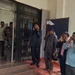 जब कलेक्टर बने चौकीदार, तो ऑफिस टाइम पर लेट पहुंचने वालों के साथ क्या हुआ — जानकर चौंक जाएंगे! पढ़िए पूरी खबर