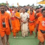 कांवड़ यात्रा के चौथे दिन पंडरिया विधायक भावना बोहरा के साथ पदयात्रा में शामिल हुईं पत्थलगांव विधायक गोमती साय